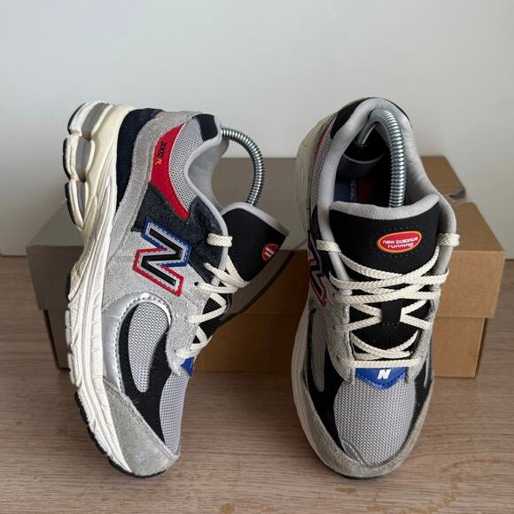 New Balance 2002 R Grey/Black/Red Kids Sneakers - SZ 3 Y - Picture 7 of 13